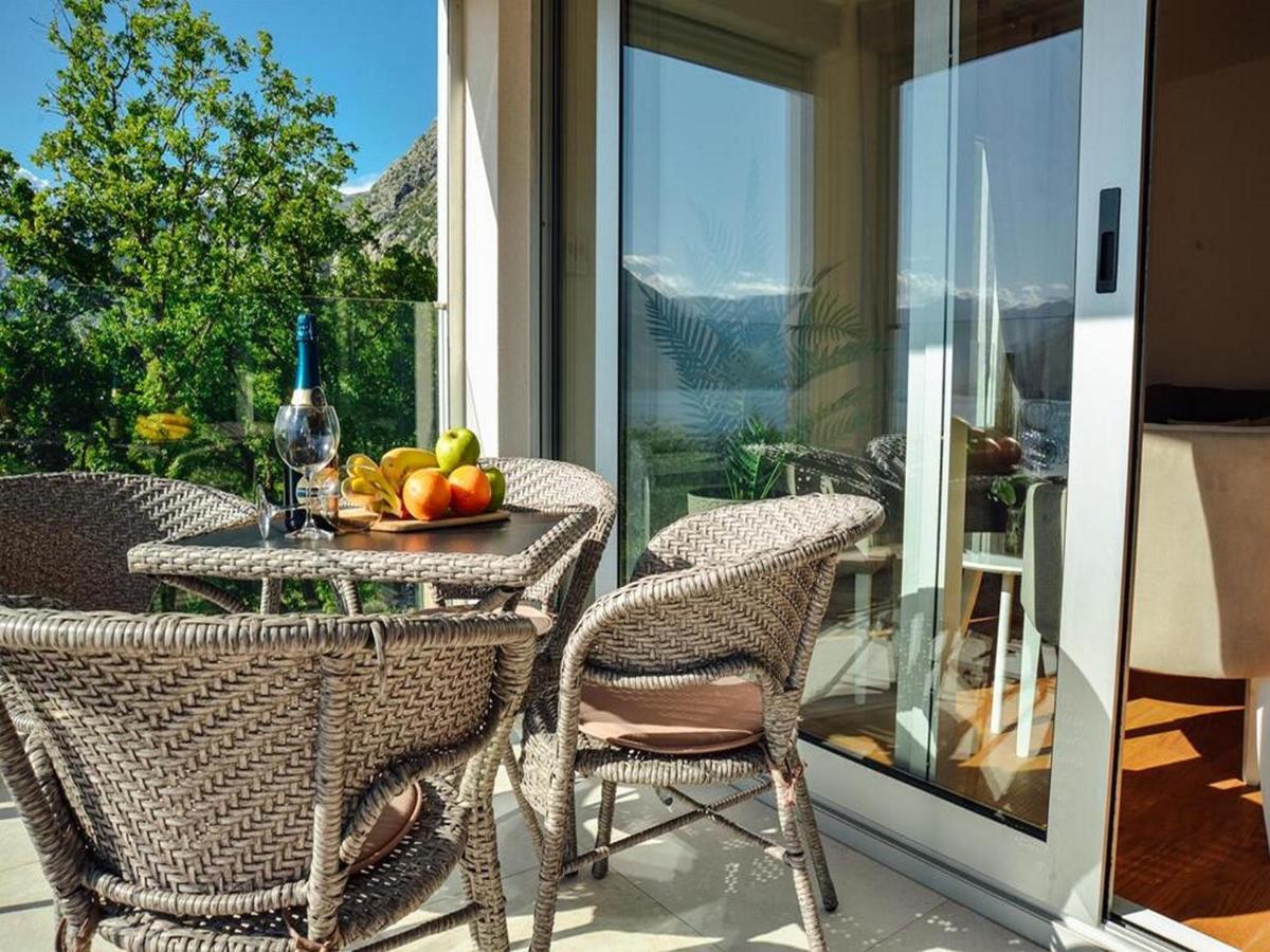 Ily Apartment With Sea View Kotor Dış mekan fotoğraf